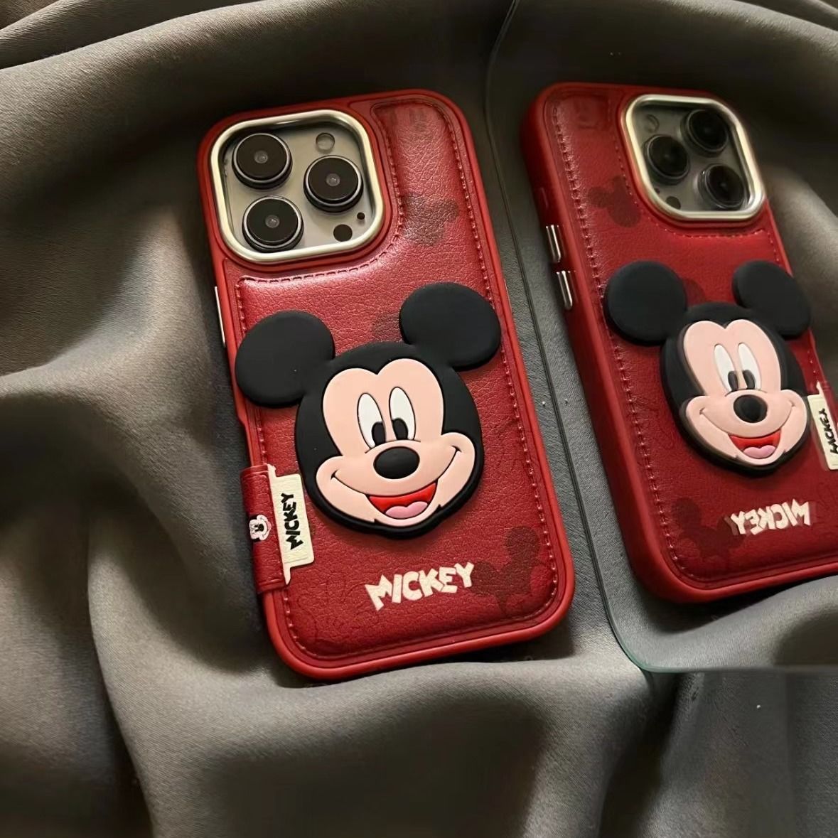 スマホケース  ミッキーマウスをテーマにした高品質なレザー製  耐衝撃・防振性能に優れ、高級感あふれるスマホケースで、iPhone に対応