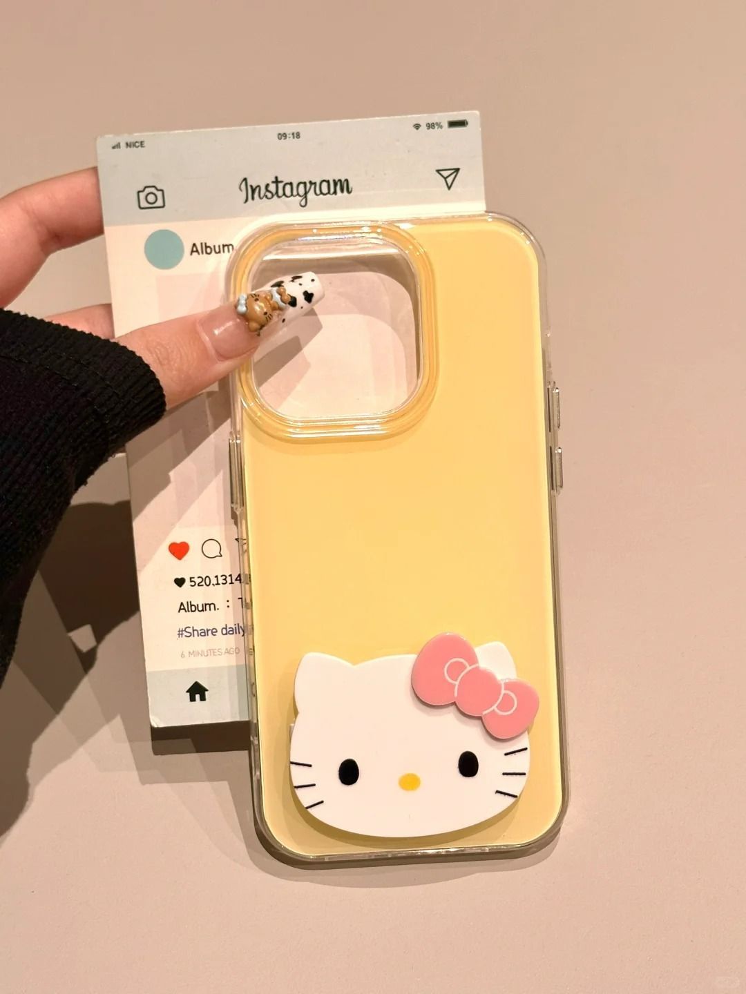 スマホケース ハローキティ フォールダブルスタンドスマホケース! 耐衝撃・防振性能に優れ、高級感あふれるスマホケースで、iPhone に対応