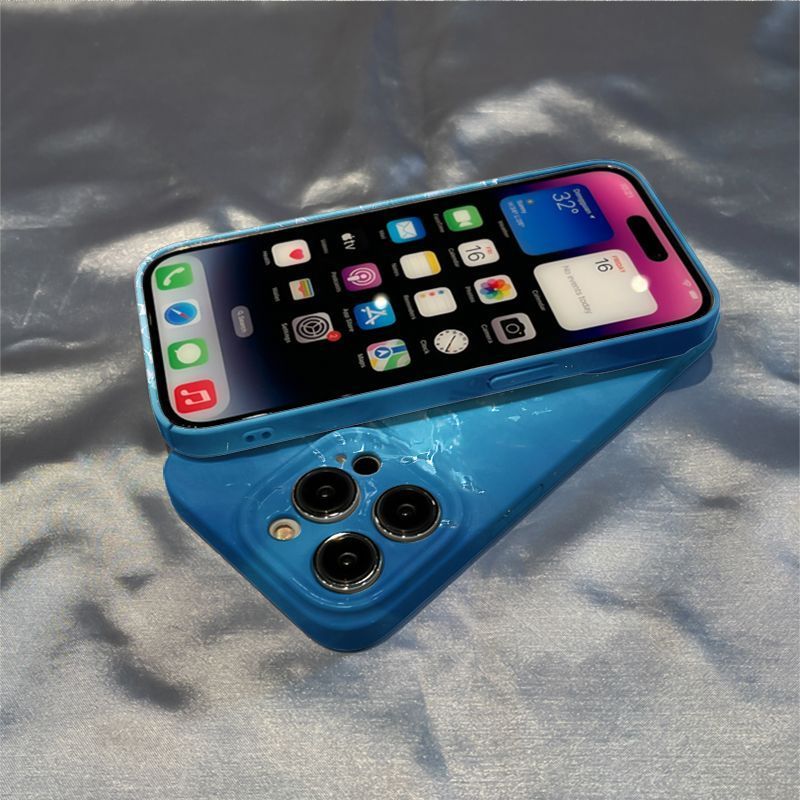 スマホケース  夏のドラえもんテーマのスマホケース、  耐衝撃・防振性能に優れ、高級感あふれるスマホケースで、iPhone に対応