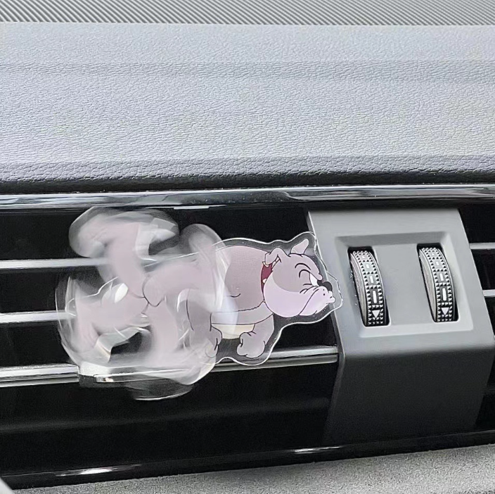 トムとジェリー 車のアロマテラピー クレヨンしんちゃん ドラえもん車の香水 エアベント 車の室内装飾装飾品