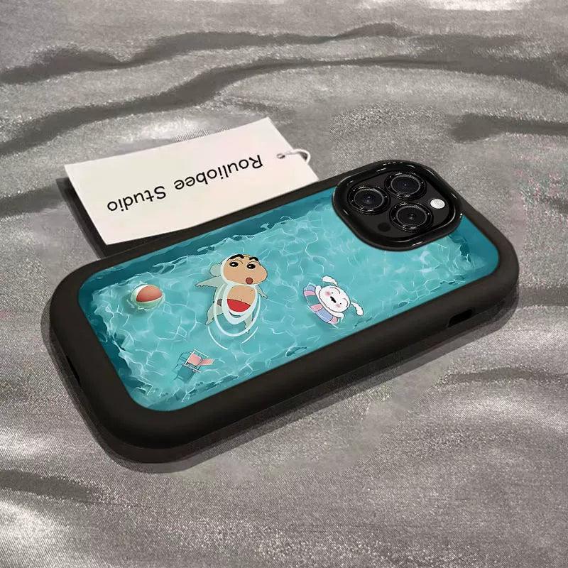 夏の水泳をするクレヨンしんちゃん デザイン シリコン製で耐衝撃性が高く、高級感あふれるスマホケース、iPhone に対応