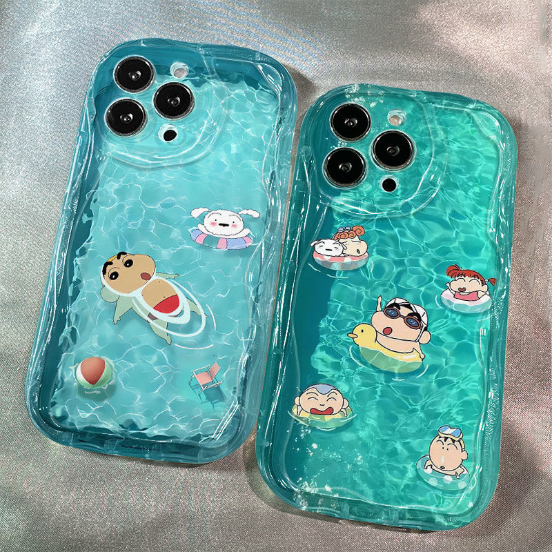 スマホケース  夏のクレヨンしんちゃんテーマ、  耐衝撃・防振性能に優れ、高級感あふれるスマホケースで、iPhone に対応