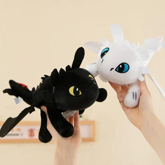 カー用品 車飾り物 ヘルメット車の吸盤人形オートバイオートバイスキー装飾人形の翼は飛行ドラゴンを動かすことができます