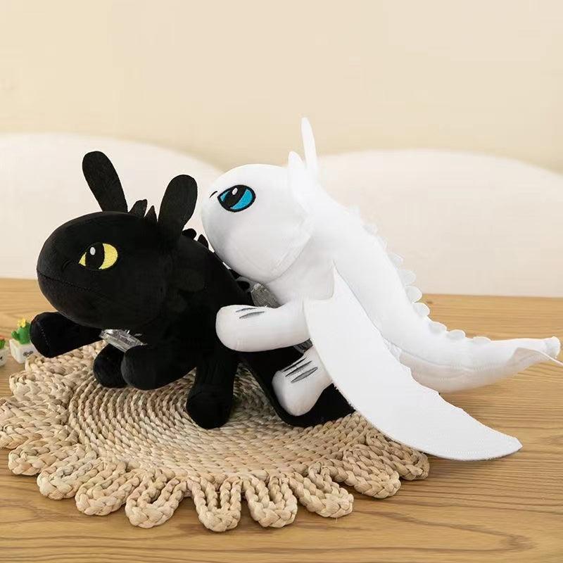 カー用品 車飾り物 ヘルメット車の吸盤人形オートバイオートバイスキー装飾人形の翼は飛行ドラゴンを動かすことができます