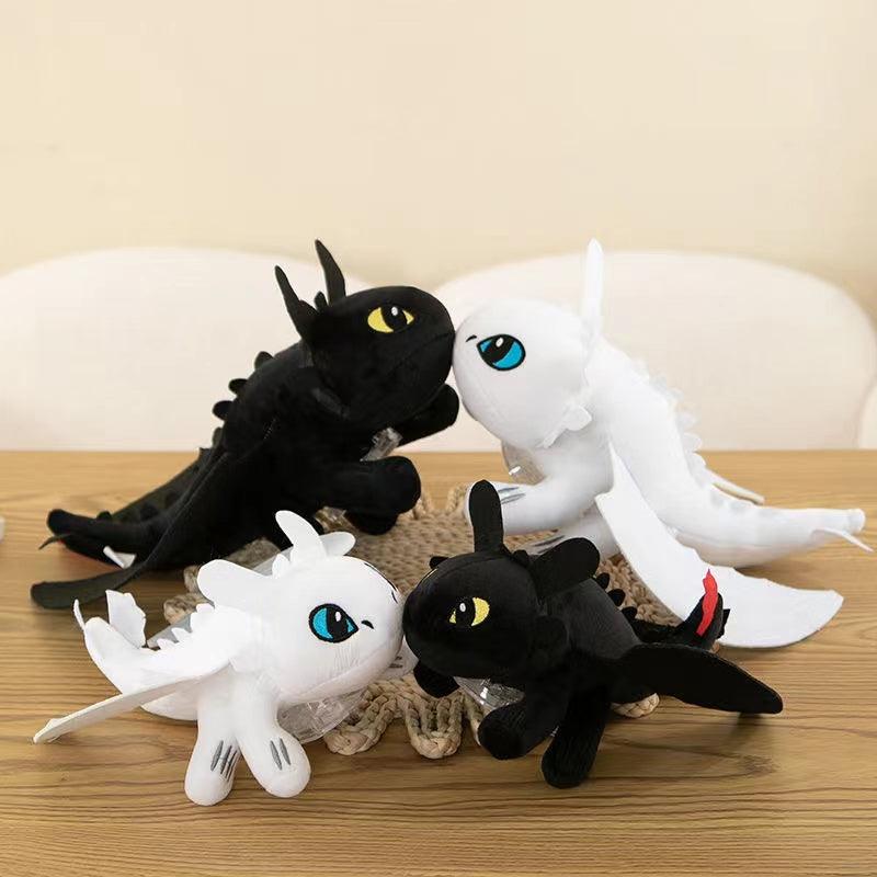 カー用品 車飾り物 ヘルメット車の吸盤人形オートバイオートバイスキー装飾人形の翼は飛行ドラゴンを動かすことができます