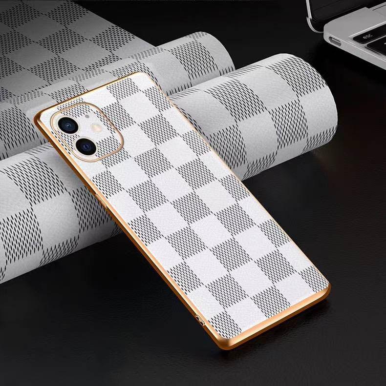 スマホケース チェック柄シリーズ  耐衝撃・防振性能に優れ、高級感あふれるスマホケースで、iPhone に対応