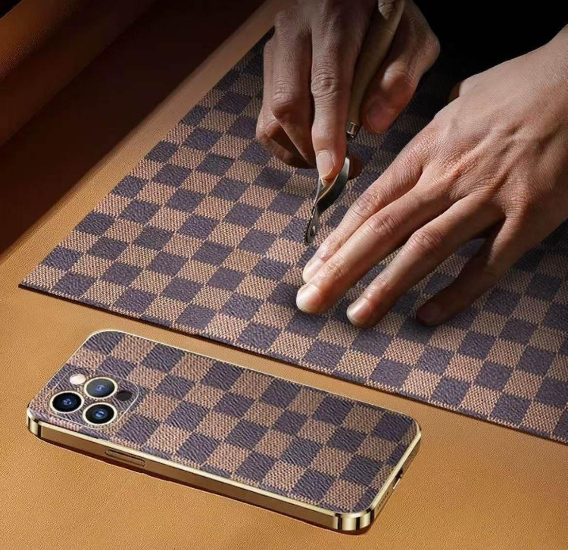 スマホケース チェック柄シリーズ  耐衝撃・防振性能に優れ、高級感あふれるスマホケースで、iPhone に対応