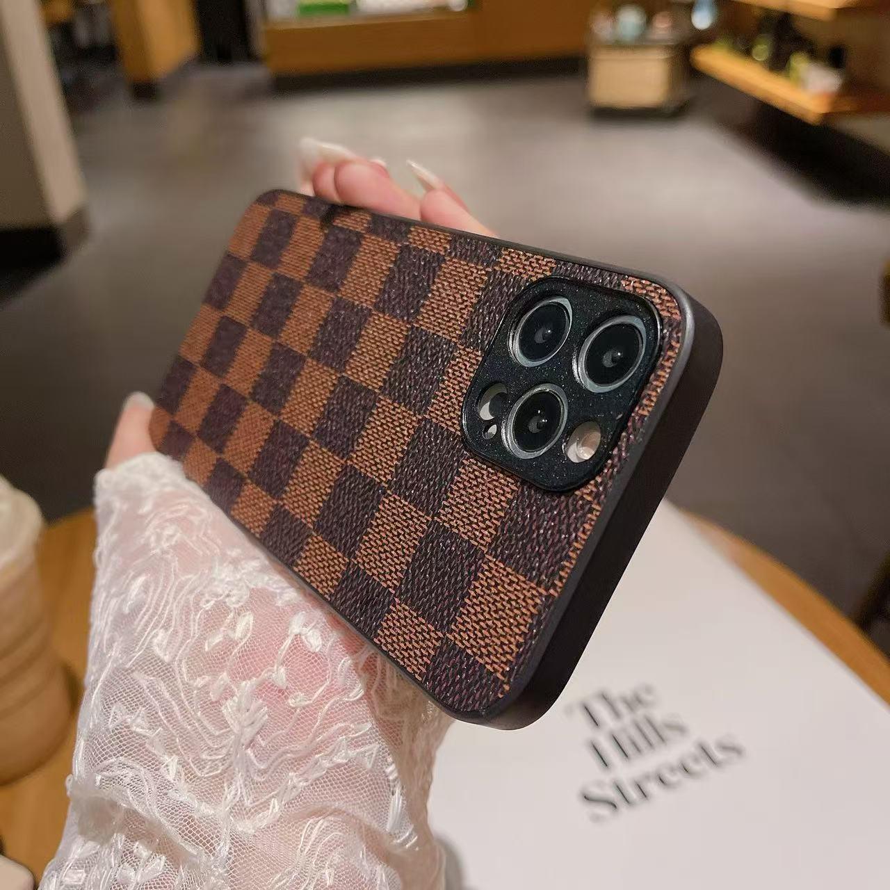 スマホケース  ストライプとチェック柄シリーズ  耐衝撃・防振性能に優れ、高級感あふれるスマホケースで、iPhone に対応