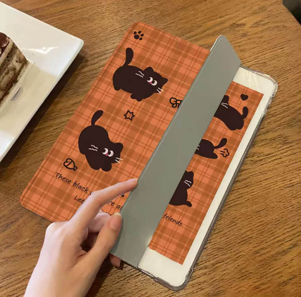 iPad ケース 可愛い縞猫シリーズ 3 種類のカラー iPad 保護ケース 多段式スタンド付き ペンスロット付き 耐衝撃 iPad ケース