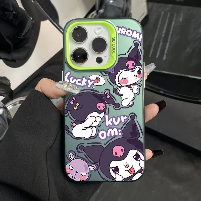 スマホケース 照れくさそうな表情のクロミが登場するスマホケース 全4色 耐衝撃・防振性能に優れ、高級感あふれるスマホケースで、iPhone に対応
