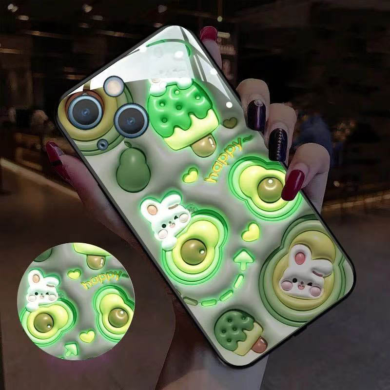 スマホケース  人気のドラえもんをデザインテーマに、スマートな発光機能を搭載テーマ  耐衝撃・防振性能に優れ、高級感あふれるスマホケースで、iPhone に対応