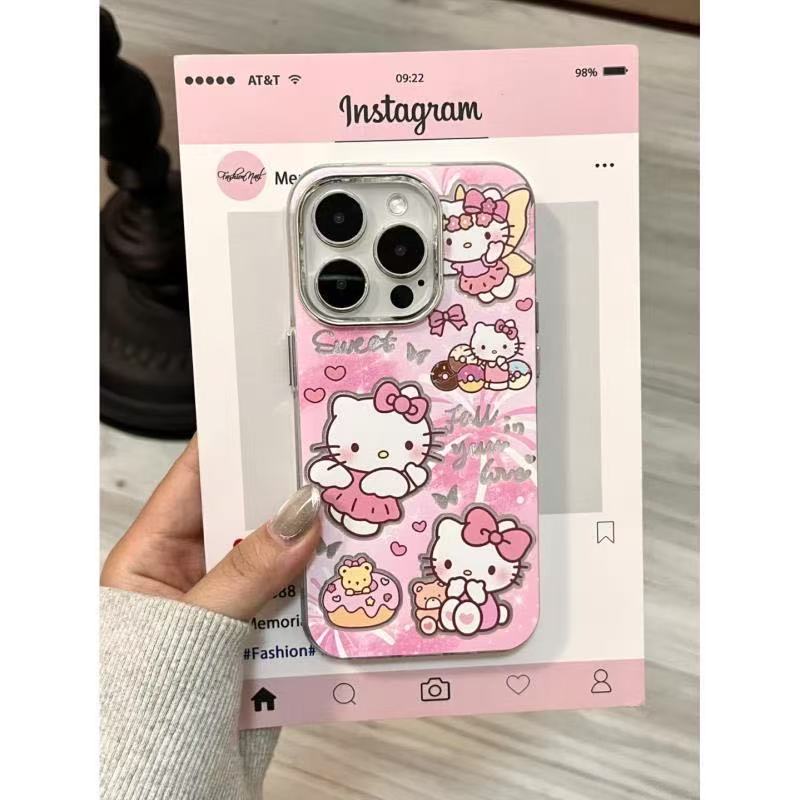 スマホケース ハローキティが華やかな花火を抱えて笑顔でお出迎え!、 耐衝撃・防振性能に優れ、高級感あふれるスマホケースで、iPhone に対応
