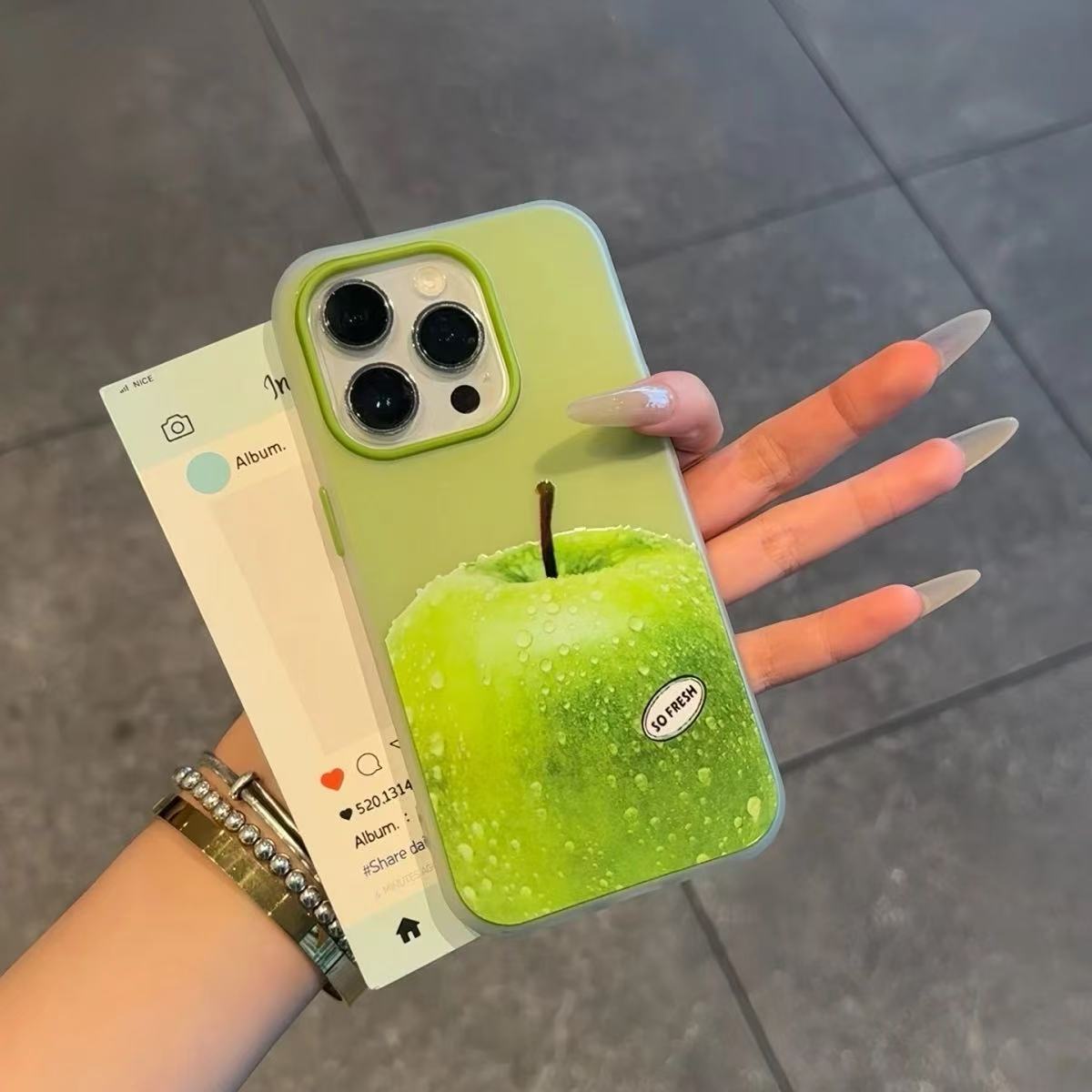 スマホケース  一口食べたくなるほどのフルーツパーティ 、  耐衝撃・防振性能に優れ、高級感あふれるスマホケースで、iPhone に対応