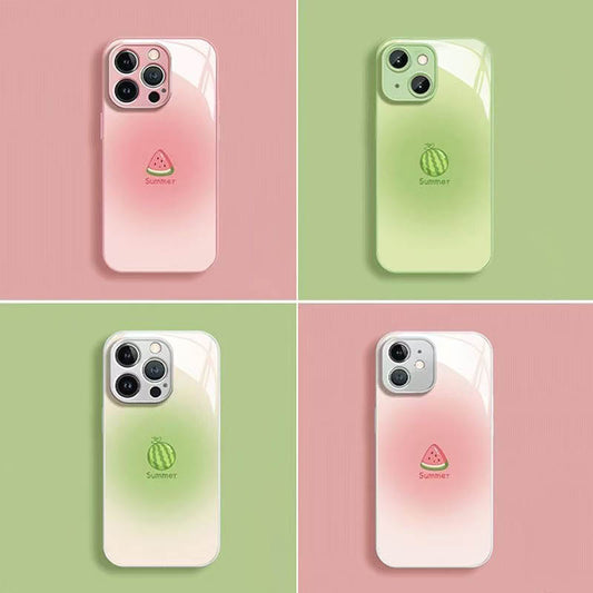 スマホケース  一口で夏の爽快感を味わえるスイカが 4 種類の魅力で登場!  耐衝撃・防振性能に優れ、高級感あふれるスマホケースで、iPhone に対応