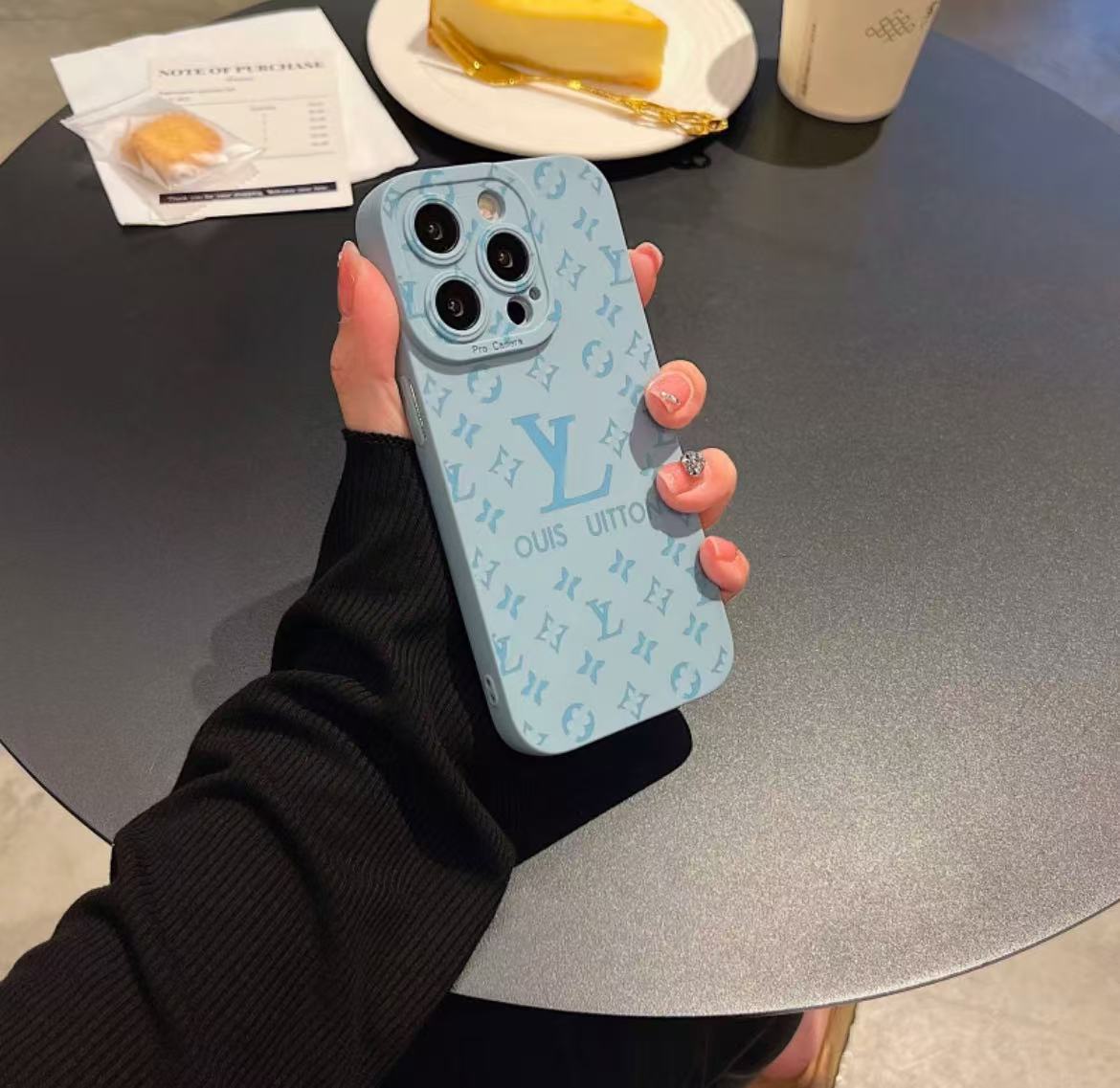 スマホケース 全10色 耐衝撃・防振性能に優れ、高級感あふれるスマホケースで、iPhone に対応