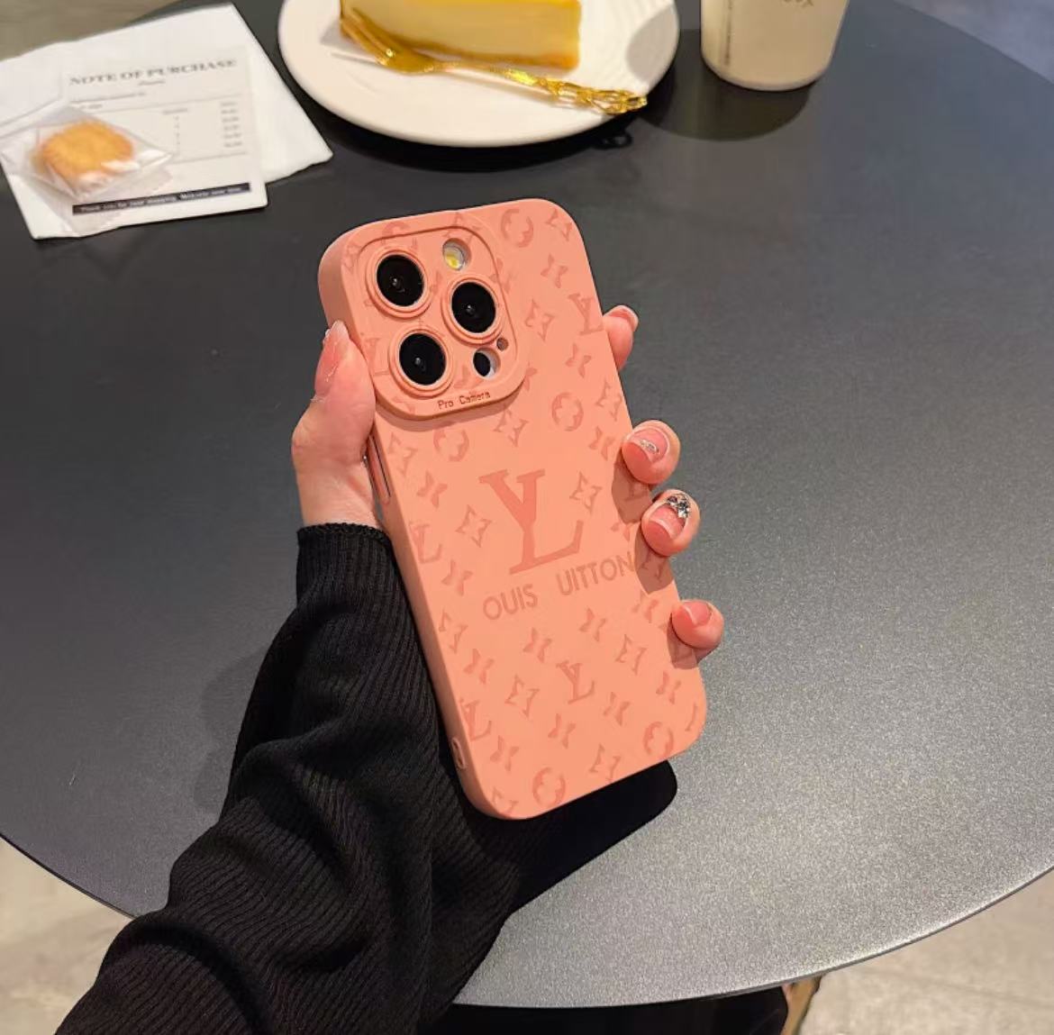 スマホケース 全10色 耐衝撃・防振性能に優れ、高級感あふれるスマホケースで、iPhone に対応