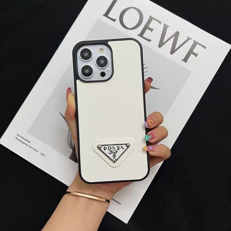 スマホケース PRA** 3色 耐衝撃・防振性能に優れ、高級感あふれるスマホケースで、iPhone に対応