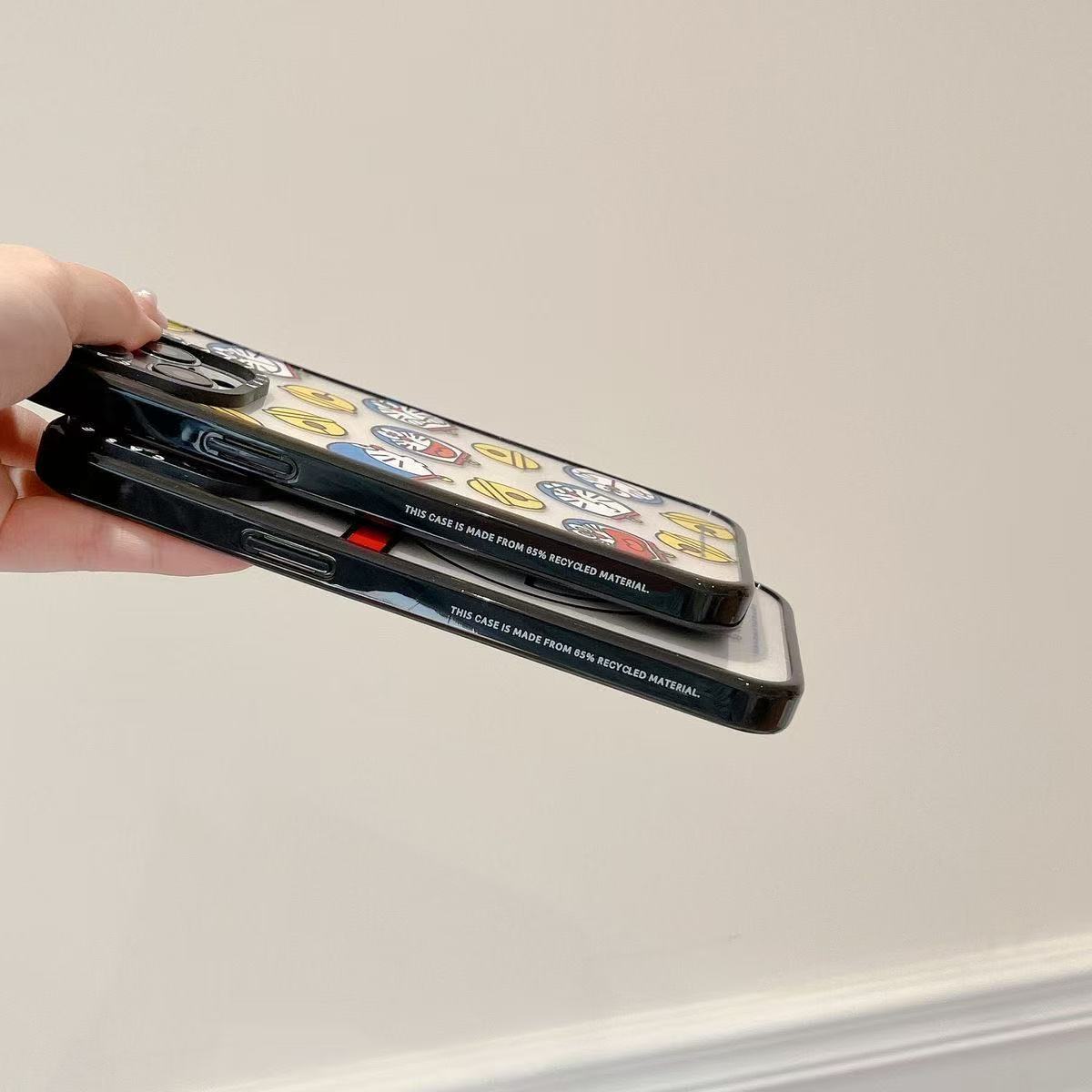 スマホケース ドラえもんの魅力をアート感あふれるテーマ 耐衝撃・防振性能に優れ、高級感あふれるスマホケースで、iPhone に対応