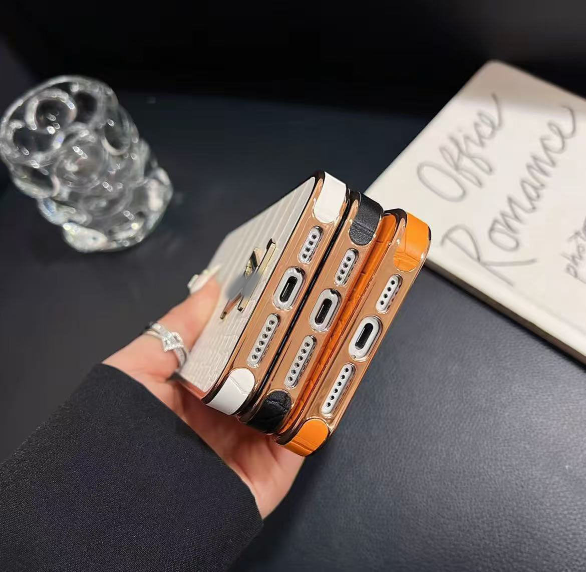 スマホケース ダブルVL 耐衝撃・防振性能に優れ、高級感あふれるスマホケースで、iPhone に対応