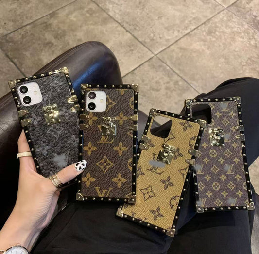 スマホケース 四角形 全9種類  耐衝撃・防振性能に優れ、高級感あふれるスマホケースで、iPhone に対応