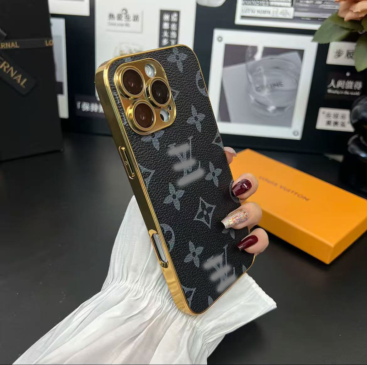 スマホケース  高級感  ダブルV  耐衝撃・防振性能に優れ、高級感あふれるスマホケースで、iPhone12~17 に対応