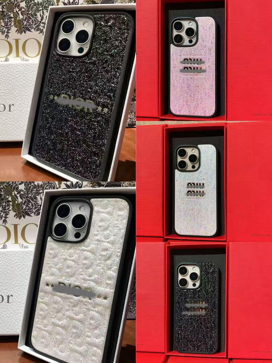 スマホケース ダブルDi**&miu  耐衝撃・防振性能に優れ、高級感あふれるスマホケースで、iPhone に対応