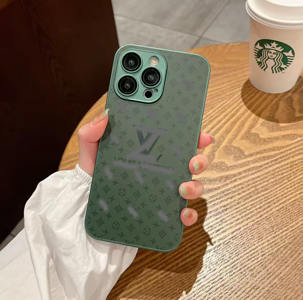 スマホケース ガラス質感 ダブルV レンズ保護付き 耐衝撃・防振性能に優れ、高級感あふれるスマホケースで、iPhone に対応