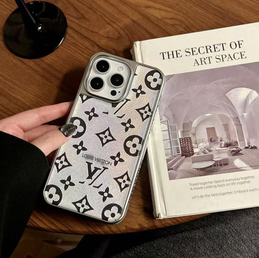 スマホケース  高級感 ダブルV  耐衝撃・防振性能に優れ、高級感あふれるスマホケースで、iPhone に対応