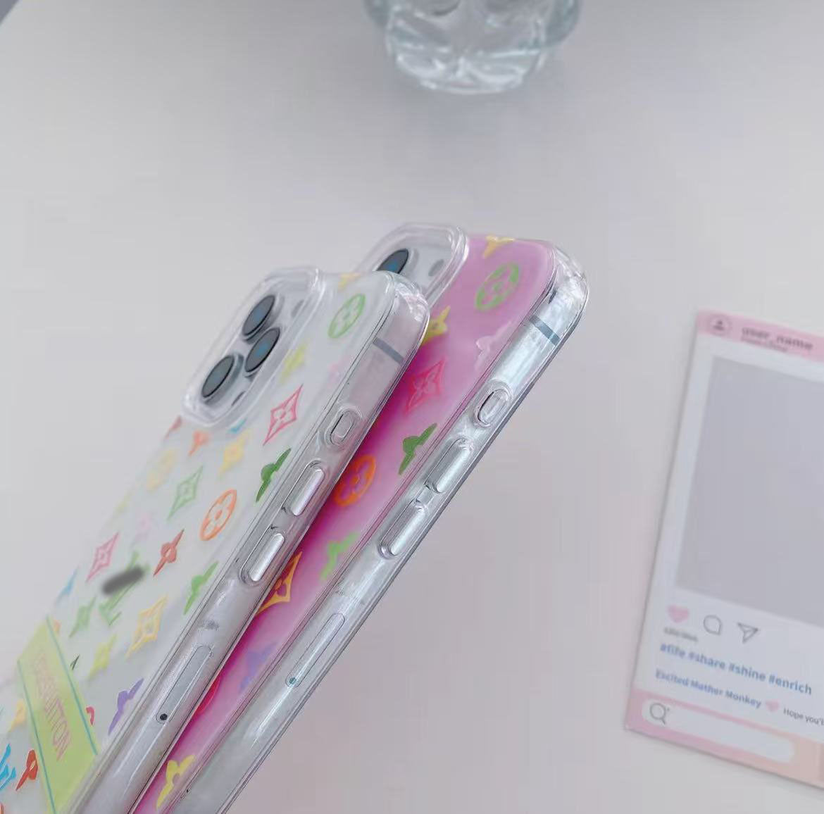 スマホケース 高級感 ダブルV 耐衝撃・防振性能に優れ、高級感あふれるスマホケースで、iPhone に対応
