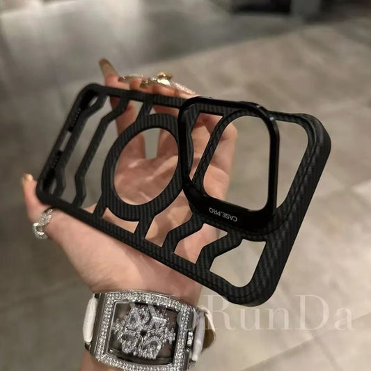 スマホケース  ロータリーカーボンファイバー柄のスマホケース  耐衝撃・防振性能に優れ、高級感あふれるスマホケースで、iPhone に対応