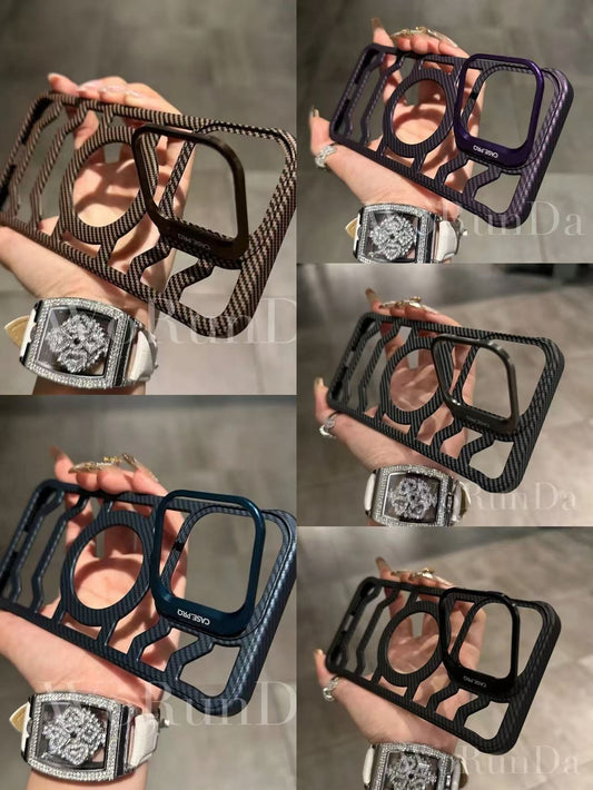 スマホケース  ロータリーカーボンファイバー柄のスマホケース  耐衝撃・防振性能に優れ、高級感あふれるスマホケースで、iPhone に対応