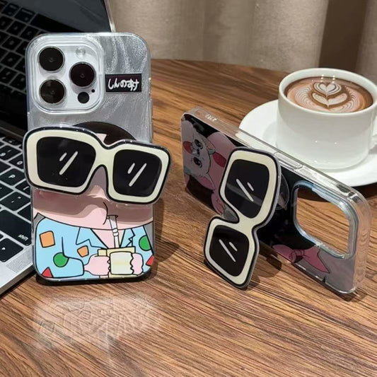 スマホケース クレヨンしんちゃんテーマ サングラス型のスタンドが付属  耐衝撃・防振性能に優れ、高級感あふれるスマホケースで、iPhone に対応