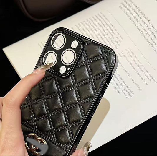 スマホケース  高級感  ダブルC  耐衝撃・防振性能に優れ、高級感あふれるスマホケースで、iPhone に対応