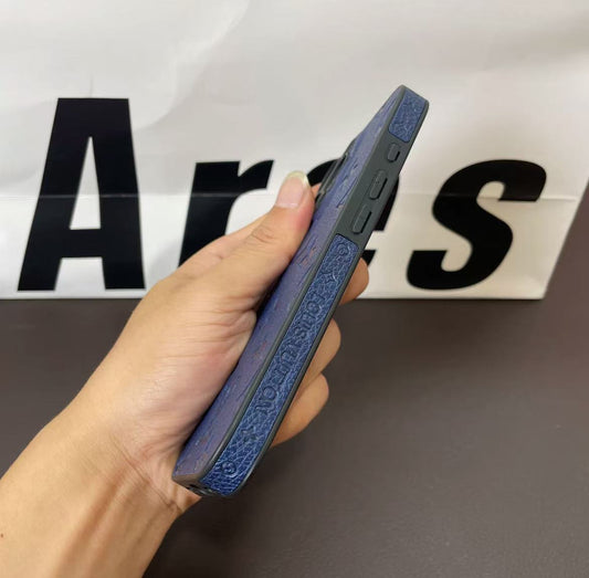 スマホケース  高級感  ダブルV  耐衝撃・防振性能に優れ、高級感あふれるスマホケースで、iPhone に対応