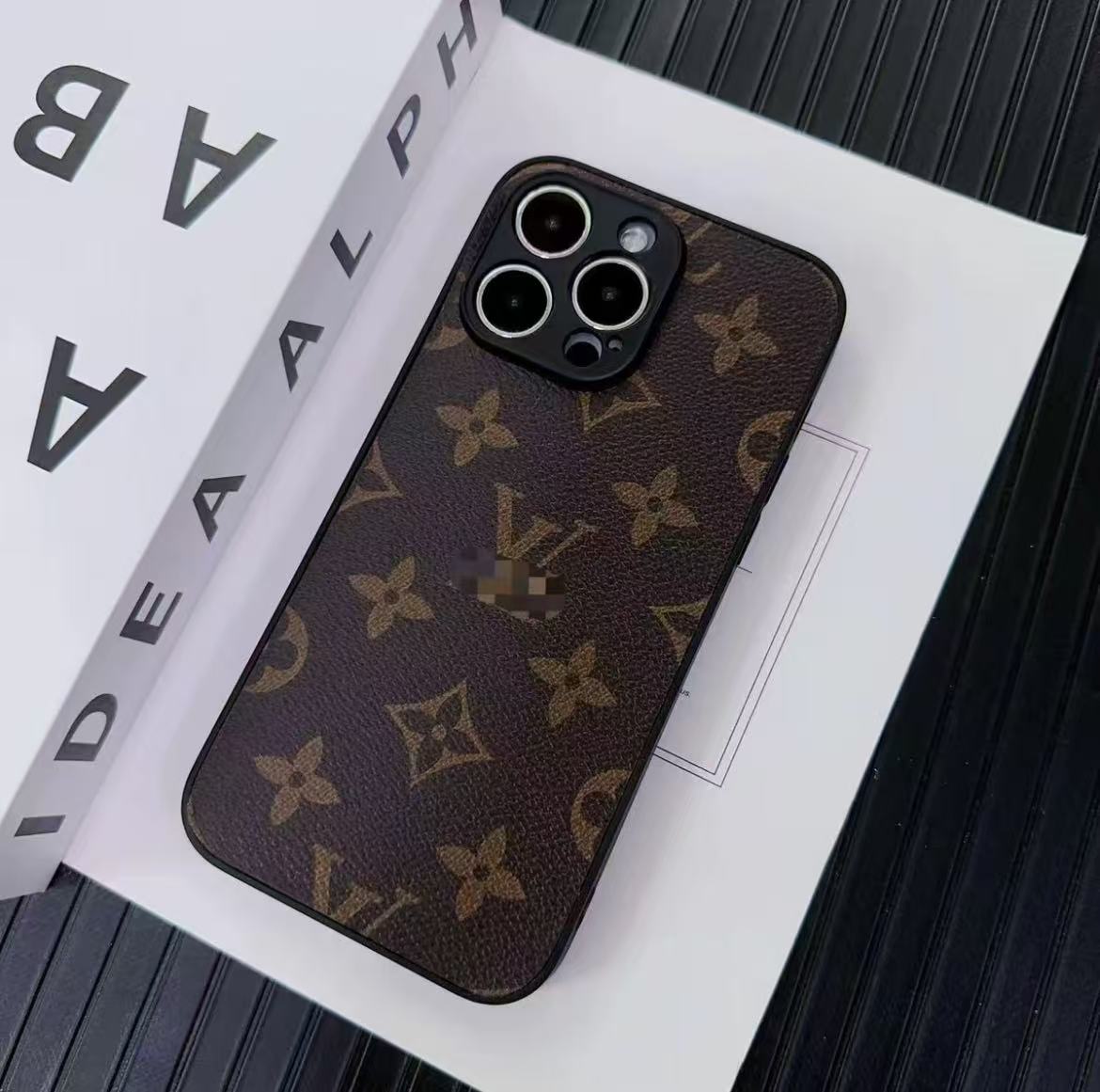 スマホケース 高級感 ダブルV 耐衝撃・防振性能に優れ、高級感あふれるスマホケースで、iPhone に対応