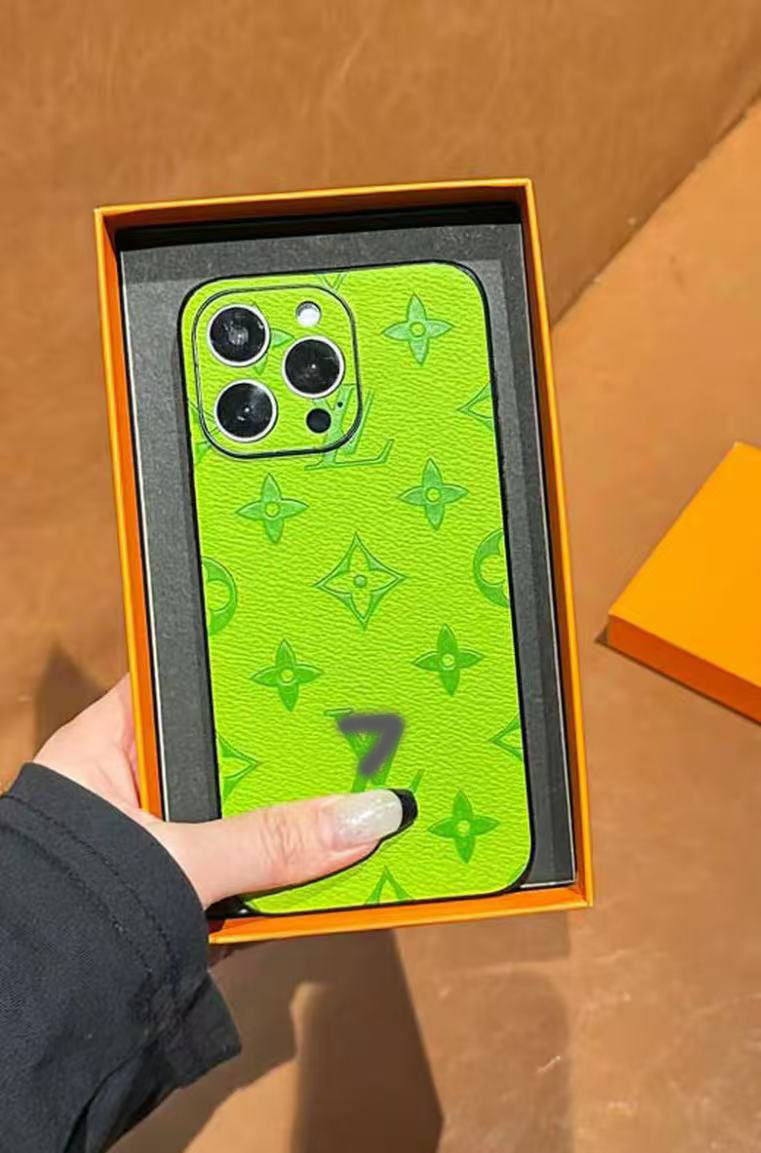 スマホケース 高級感 ダブルV 耐衝撃・防振性能に優れ、高級感あふれるスマホケースで、iPhone に対応