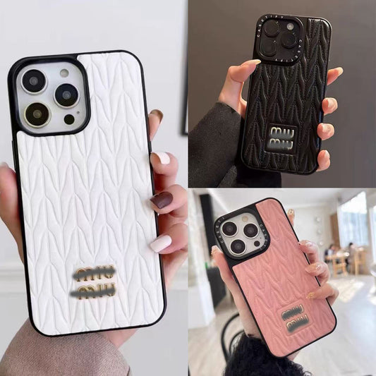 スマホケース  高級感 レザー製  ダブルmiu 耐衝撃・防振性能に優れ、高級感あふれるスマホケースで、iPhone に対応