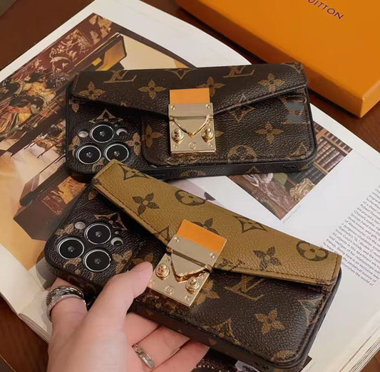 スマホケース  高級感 カードケース付きでストラップ付き  ダブルV 耐衝撃・防振性能に優れ、高級感あふれるスマホケースで、iPhone に対応