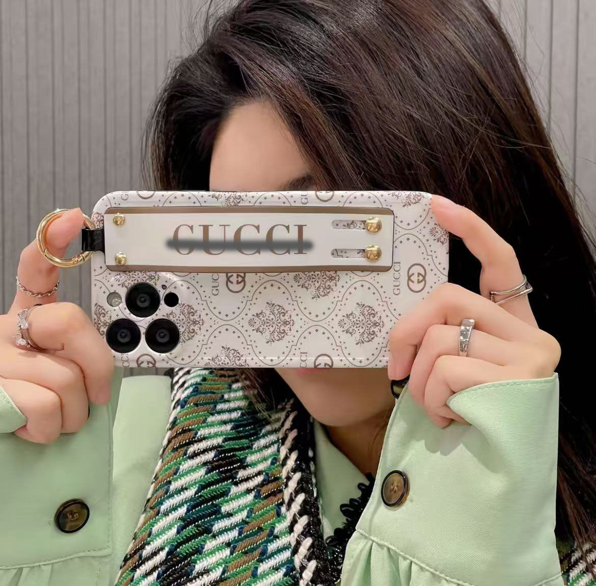 スマホケース 高級感 腕バンド付き ダブルG 耐衝撃・防振性能に優れ、高級感あふれるスマホケースで、iPhone に対応