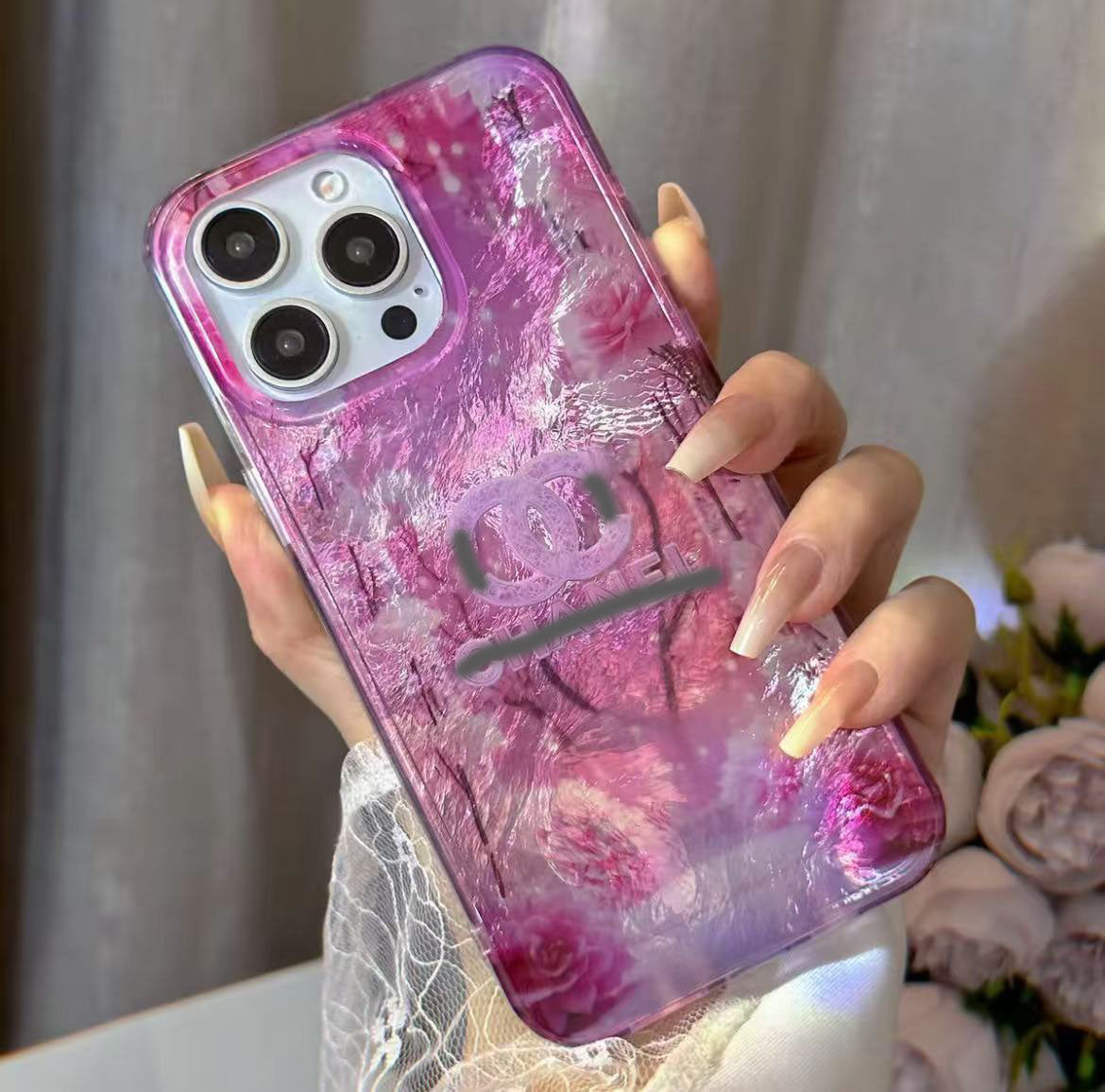 スマホケース 高級感 ダブルC 耐衝撃・防振性能に優れ、高級感あふれるスマホケースで、iPhone に対応