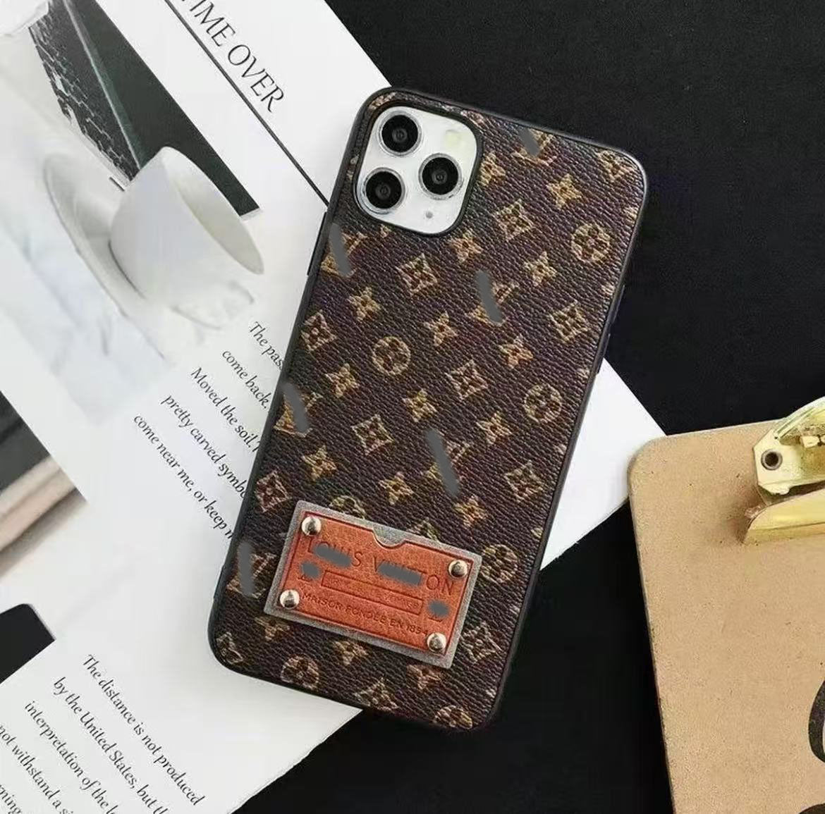 スマホケース 高級感 ダブルV 耐衝撃・防振性能に優れ、高級感あふれるスマホケースで、iPhone に対応
