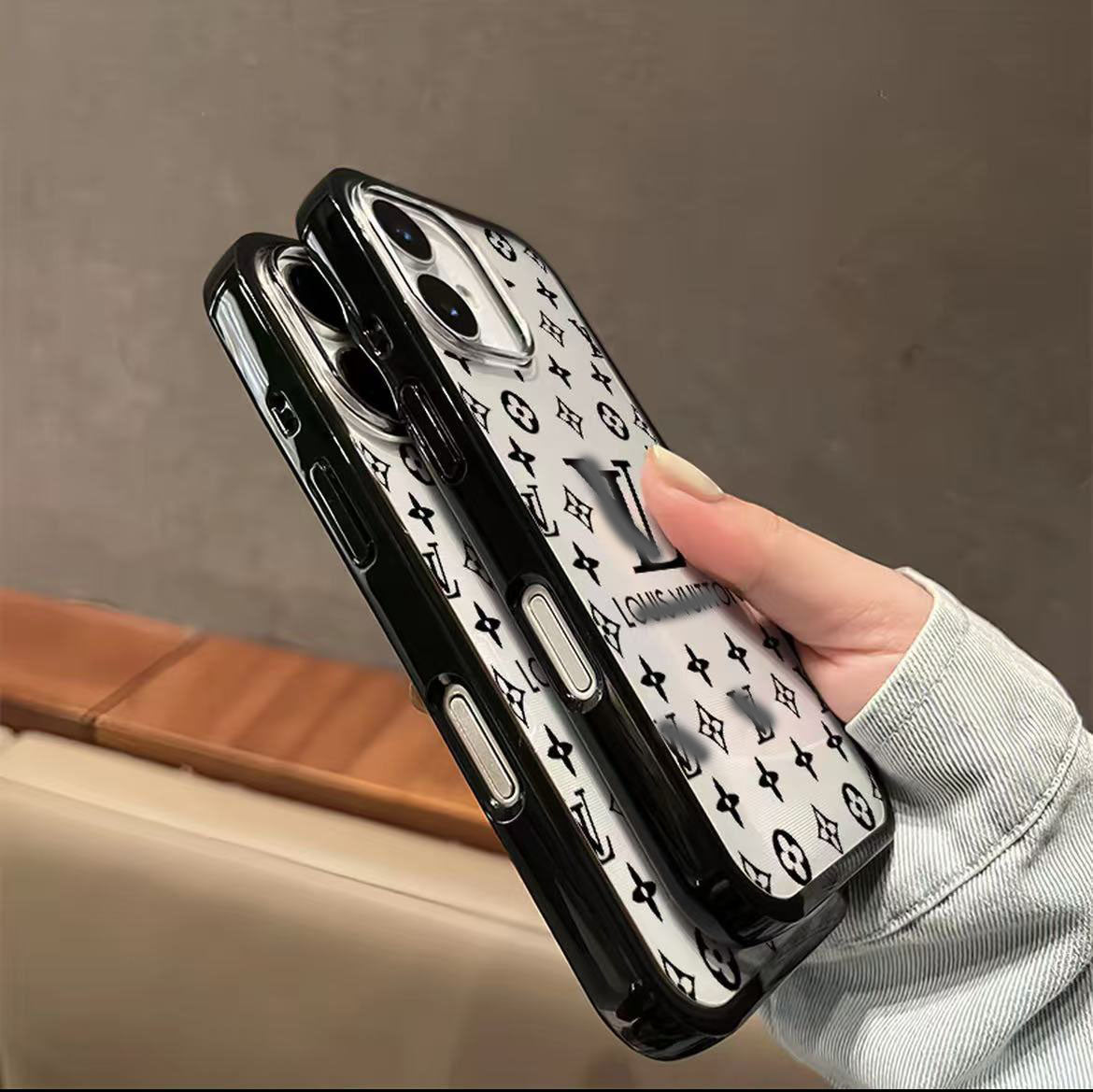 スマホケース 高級感 透明ダブルV 耐衝撃・防振性能に優れ、高級感あふれるスマホケースで、iPhone に対応