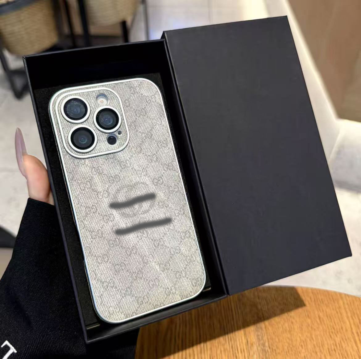 スマホケース デニム素材高級感 ダブルG 耐衝撃・防振性能に優れ、高級感あふれるスマホケースで、iPhone に対応