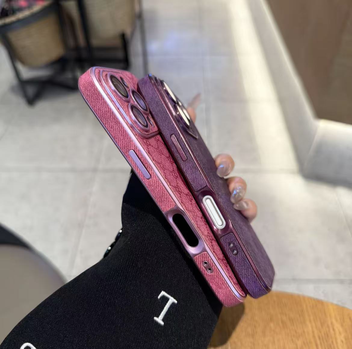 スマホケース デニム素材高級感 ダブルG 耐衝撃・防振性能に優れ、高級感あふれるスマホケースで、iPhone に対応