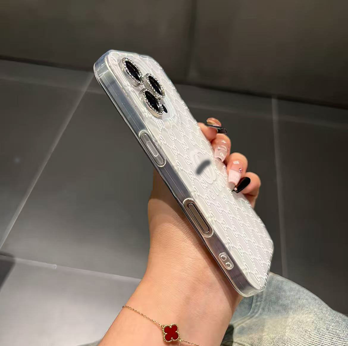 スマホケース 高級感 ダブルG 耐衝撃・防振性能に優れ、高級感あふれるスマホケースで、iPhone に対応