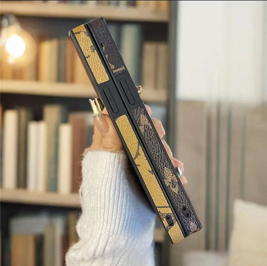 スマホケース  高級感   ダブルV  耐衝撃・防振性能に優れ、高級感あふれるスマホケースで、iPhone12~17 に対応