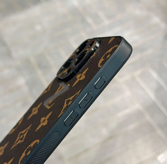 スマホケース  高級感 ダブルV 耐衝撃・防振性能に優れ、高級感あふれるスマホケースで、iPhone12~16 に対応