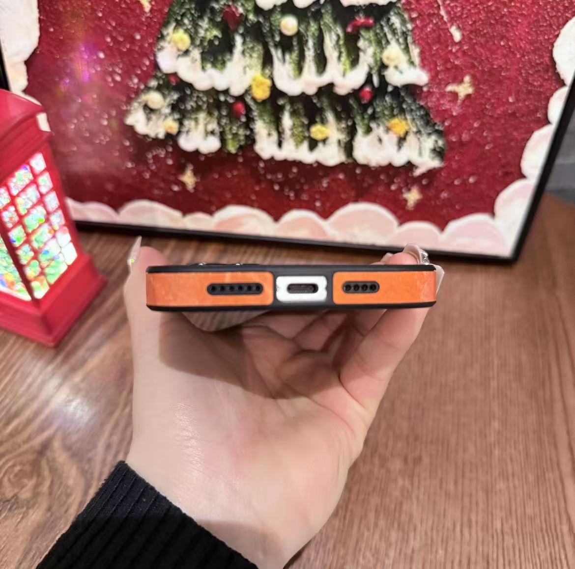 スマホケース クリスマスシリーズ 高級感 ダブルV 耐衝撃・防振性能に優れ、高級感あふれるスマホケースで、iPhone に対応