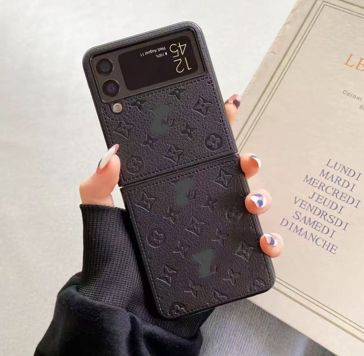 スマホケース 高級感 ダブルV Galaxy Z Flip 専用 耐衝撃・防振性能に優れ、高級感あふれるスマホケースで、iPhone に対応