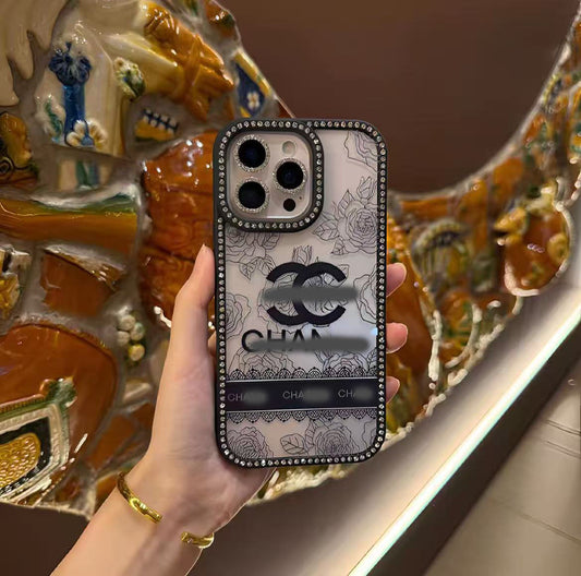 スマホケース  両面ダイヤモンドドット + ブレスレット  ダブルC  耐衝撃・防振性能に優れ、高級感あふれるスマホケースで、iPhone11~17 に対応